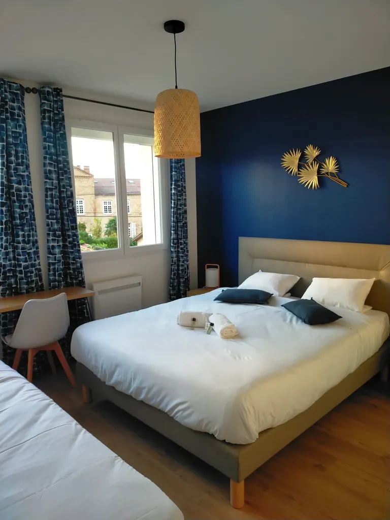 Chambre Paris confortable avec son lit double