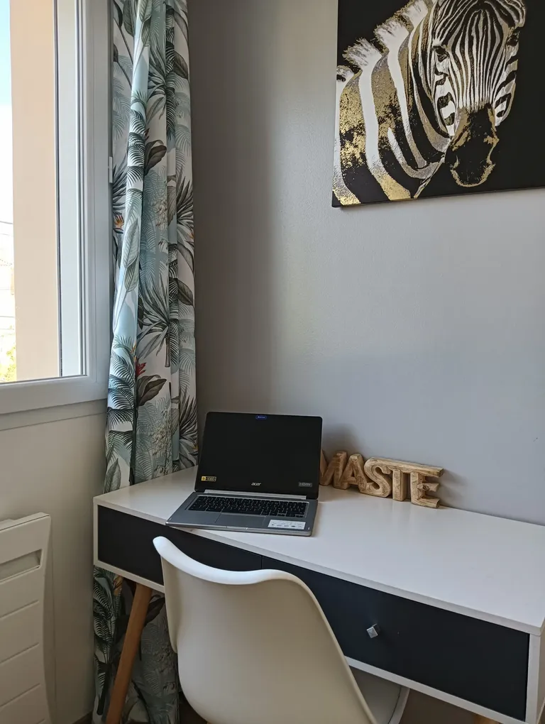 Espace bureau aménagé pour travailler au calme