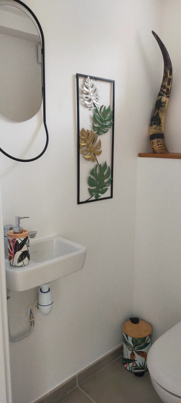 Décoration soignée apportant une ambiance chaleureuse à l'intérieur